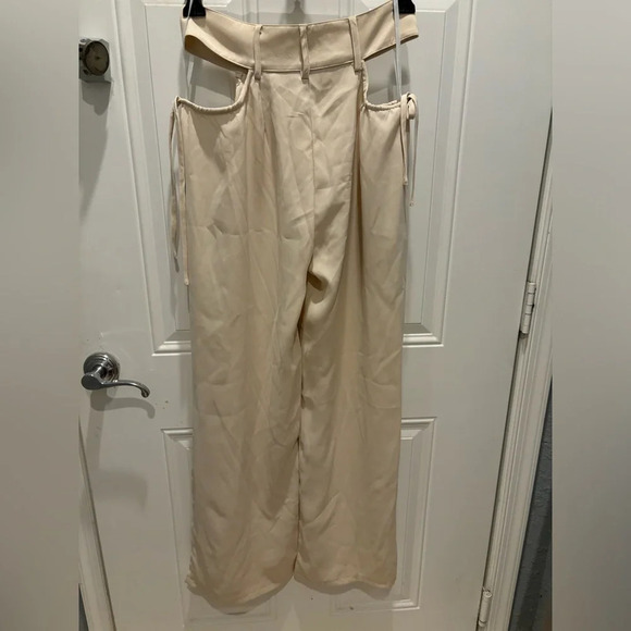 Superdown Benny Cut Out Pants in Beige sz M - Picture 5 of 6